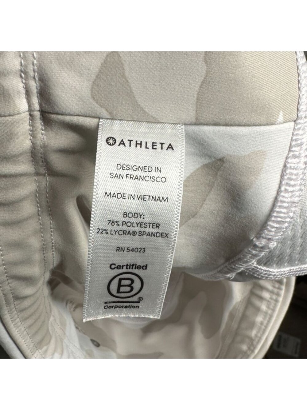 Athleta High-Waisted 7/8 Athletic Leggings Womens Size Small Beige White Camo - Picture 9 of 9